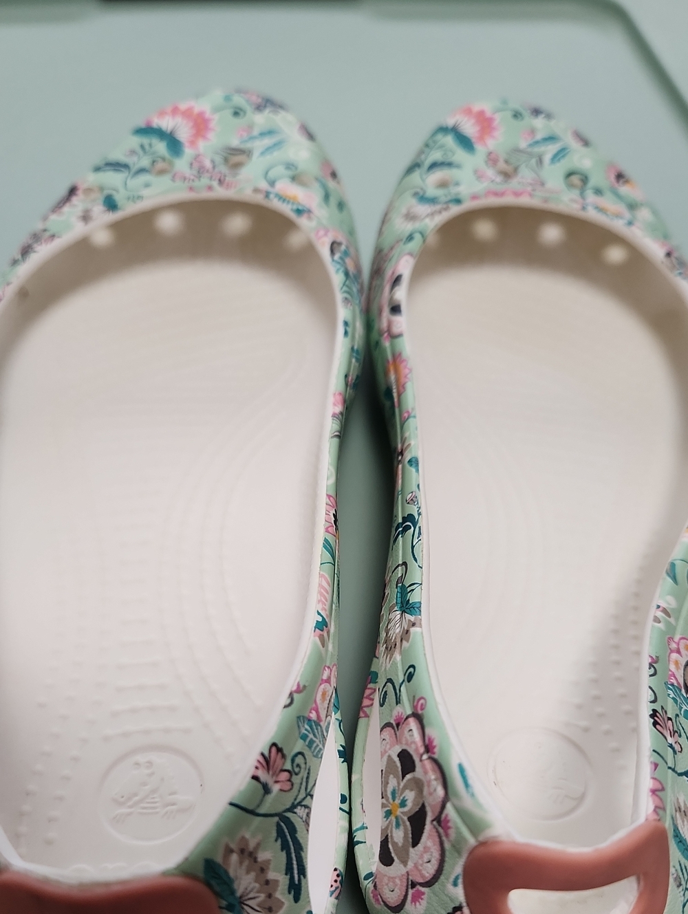Vera Bradley Crocs Flats - Picture 4 of 9